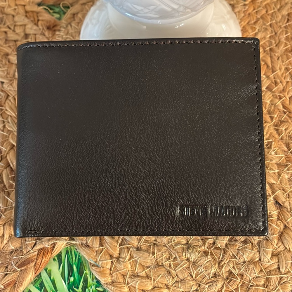 Steve Madden Leather Black Wallet Minimalist Design